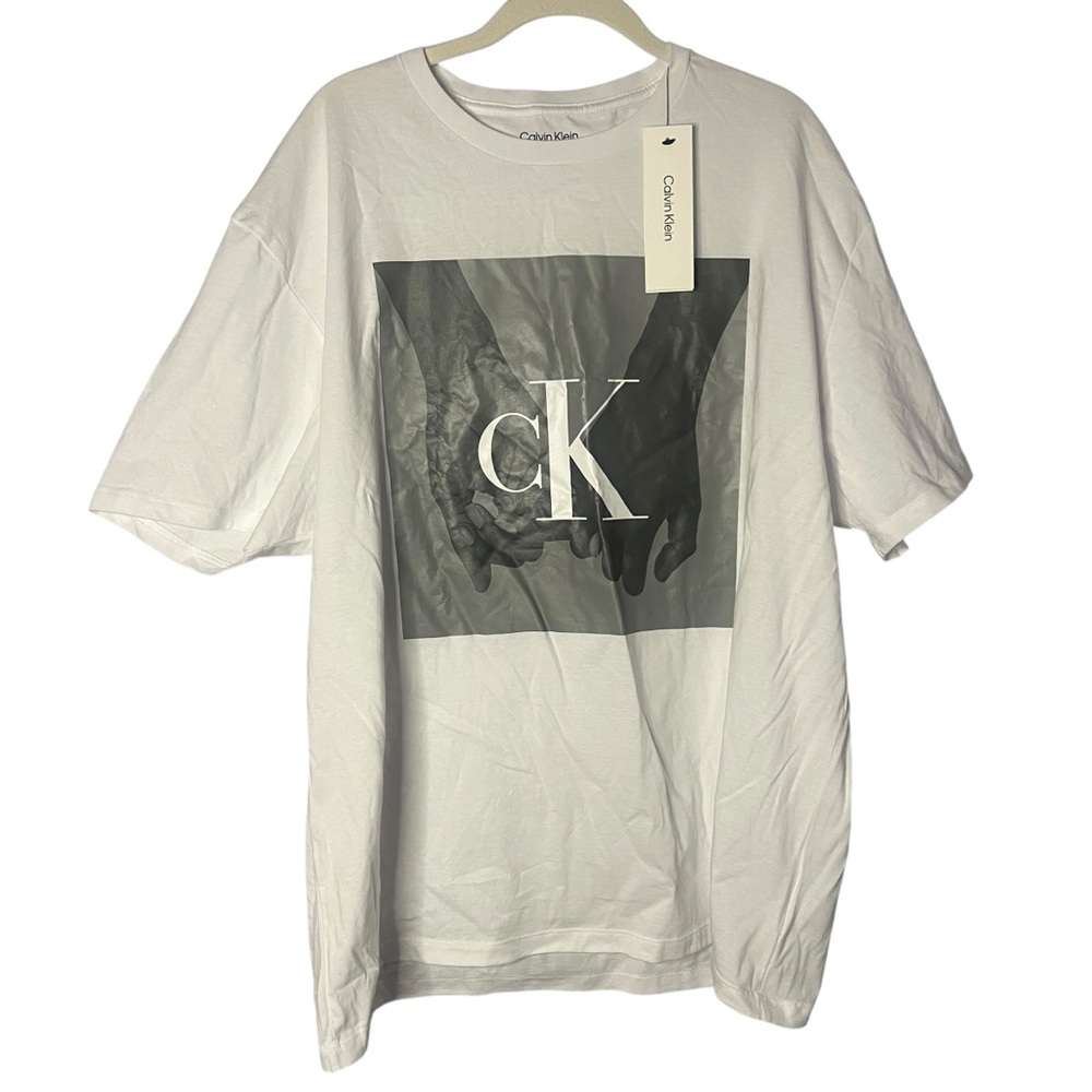Calvin Klein Pride “Linked Fingers” Devyn Galindo Relaxed Fit T-Shirt NEW XL